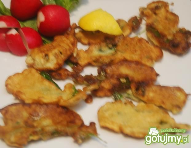 Cytrynowe listki rzodkiewki w cieście Cytrynowe listki rzodkiewki w cieście