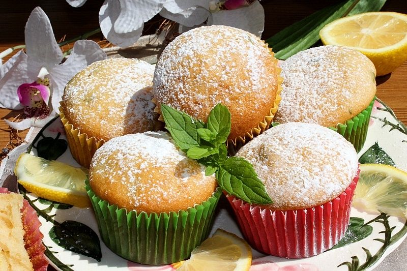 Cytrynowo-miętowe muffinki z sokiem jabłkowym Cytrynowo-miętowe muffinki z sokiem jabłkowym