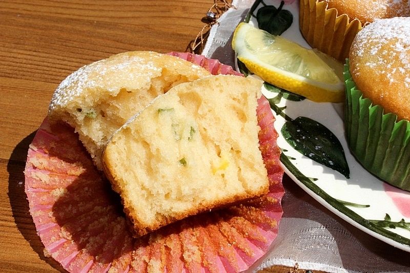 Cytrynowo-miętowe muffinki z sokiem jabłkowym Cytrynowo-miętowe muffinki z sokiem jabłkowym
