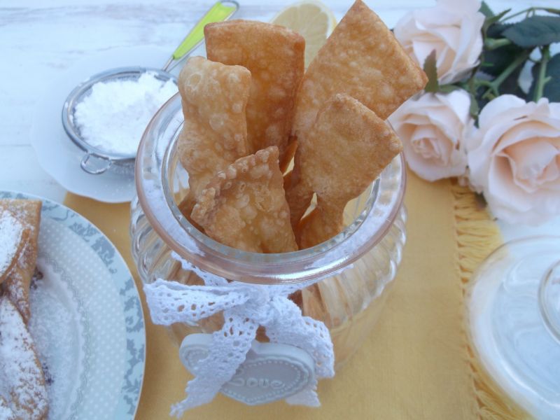 Cytrynowo-waniliowe faworki 