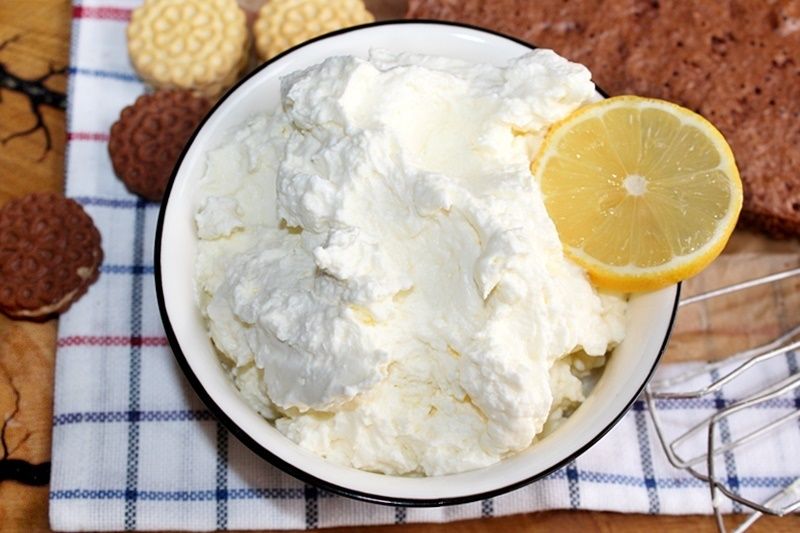 Cytrynowy krem z serka mascarpone i kremówki