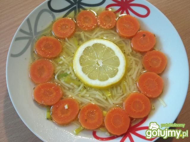 Cytrynowy rosół z indyka