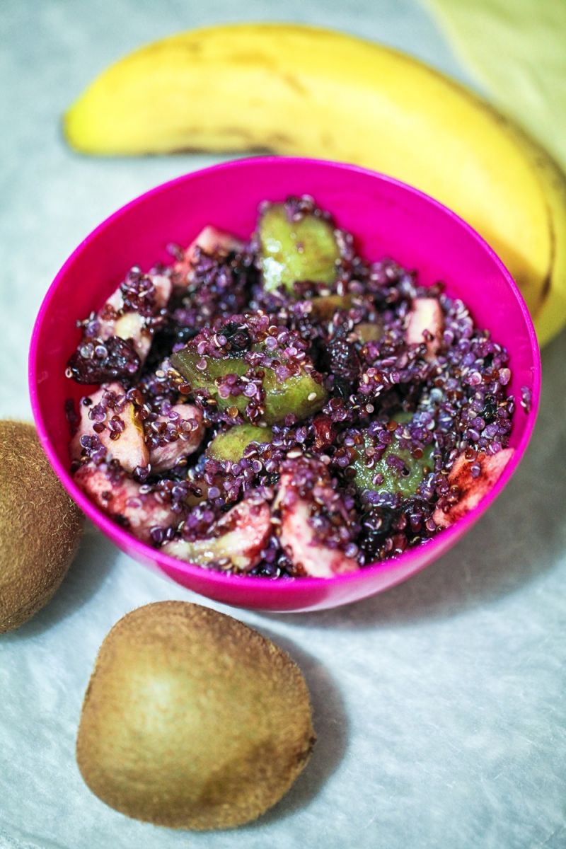 Czarna komosa na słodko z owocami  Czarna komosa na słodko z owocami