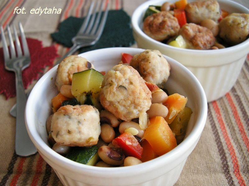 Czarne oczko z klopsikami