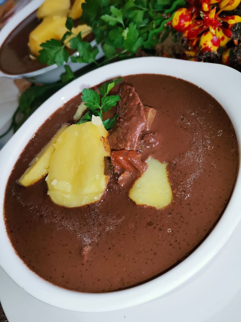 Czarnina z kaczki z ziemniakami Czarnina z kaczki z ziemniakami