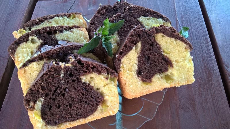 Czarno biały placek z rabarbarem