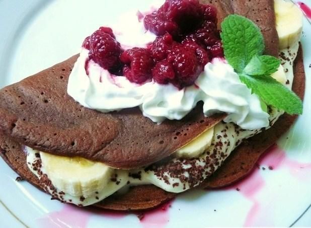 Czeko- naleśniki z serkiem i owocam