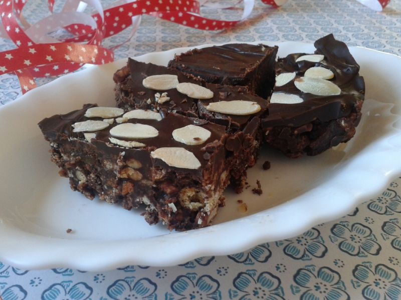 Czekolada z kawałkami Amaretti Czekolada z kawałkami Amaretti