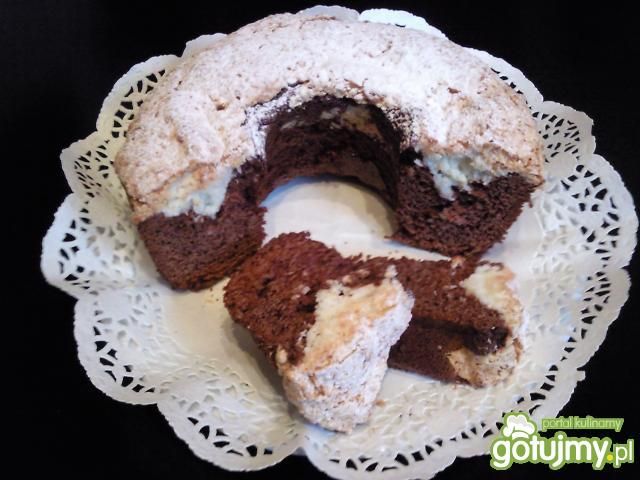 Czekoladowa babeczka pod kokosem