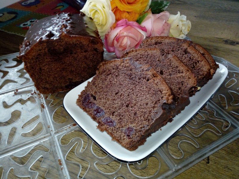 Czekoladowa babka z wiśniami