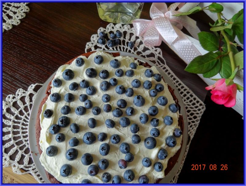 Czekoladowa chmurka z borówkami