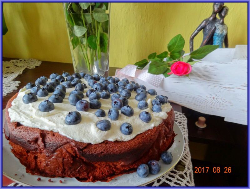 Czekoladowa chmurka z borówkami