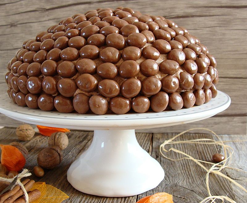 Czekoladowa kopuła z kremem o smaku kawy