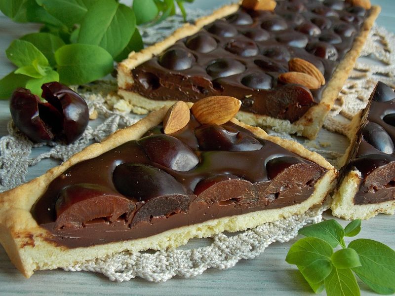 Czekoladowa tarta ze śliwkami z nalewki Czekoladowa tarta ze śliwkami z nalewki