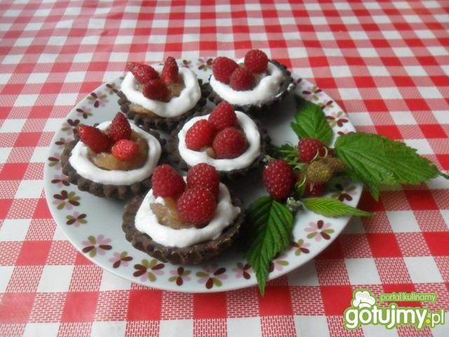 Czekoladowe babeczki z musem jabłkowym. Czekoladowe babeczki z musem jabłkowym.