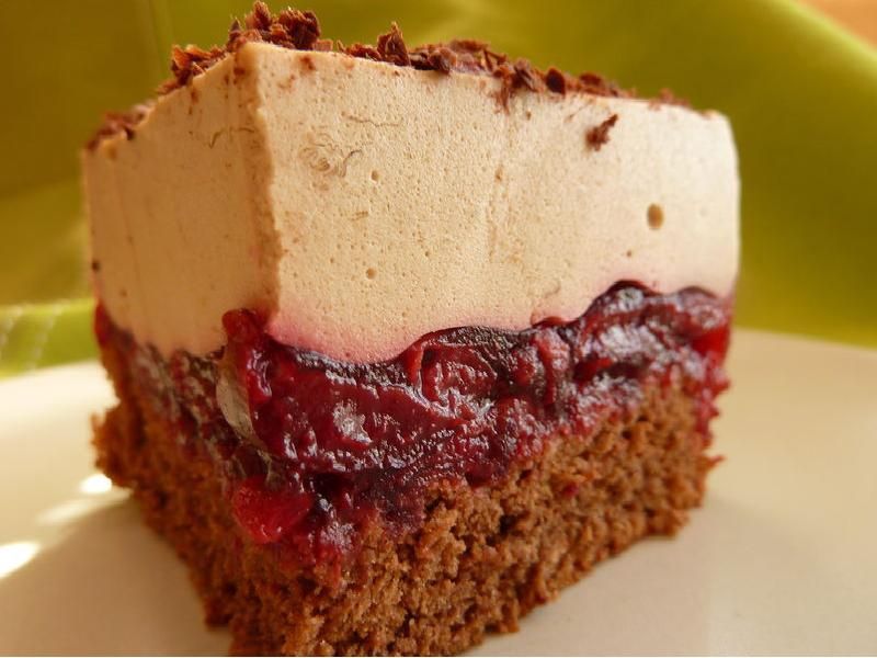 Czekoladowe capuccino z wiśniami i pianką Czekoladowe capuccino z wiśniami i pianką