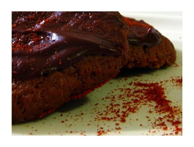 Czekoladowe ciasteczka chili. Czekoladowe ciasteczka chili.