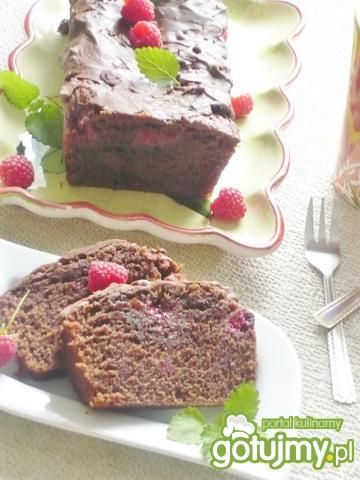Czekoladowe ciasto z malinami 2
