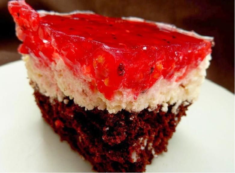 Czekoladowe ciasto z masą kokosową i porzeczkami Czekoladowe ciasto z masą kokosową i porzeczkami