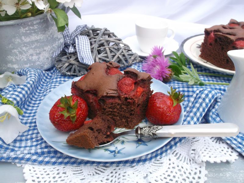 Czekoladowe ciasto z truskawkami Czekoladowe ciasto z truskawkami