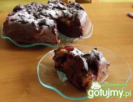 Czekoladowe ciasto ze śliwkami