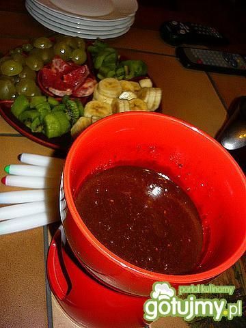 Czekoladowe founde z owocami