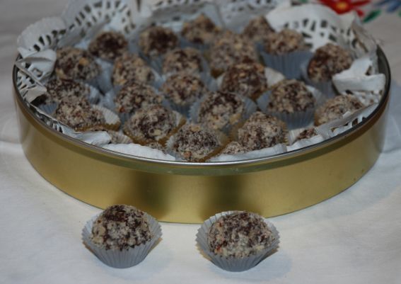 Czekoladowe kulki w orzechach laskowych Czekoladowe kulki w orzechach laskowych