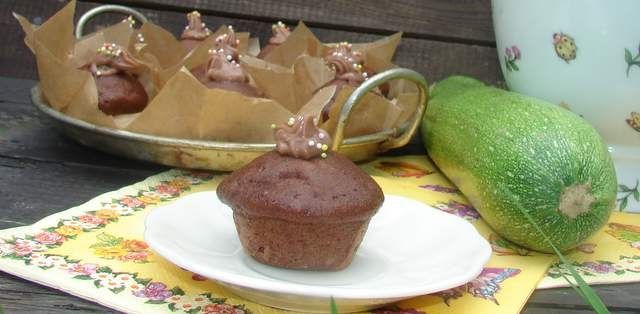 Czekoladowe mini babeczki z cukinią Czekoladowe mini babeczki z cukinią