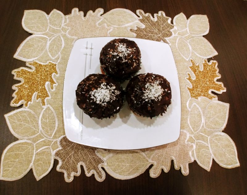 Czekoladowe muffinki z jabłkiem i pigwą Czekoladowe muffinki z jabłkiem i pigwą