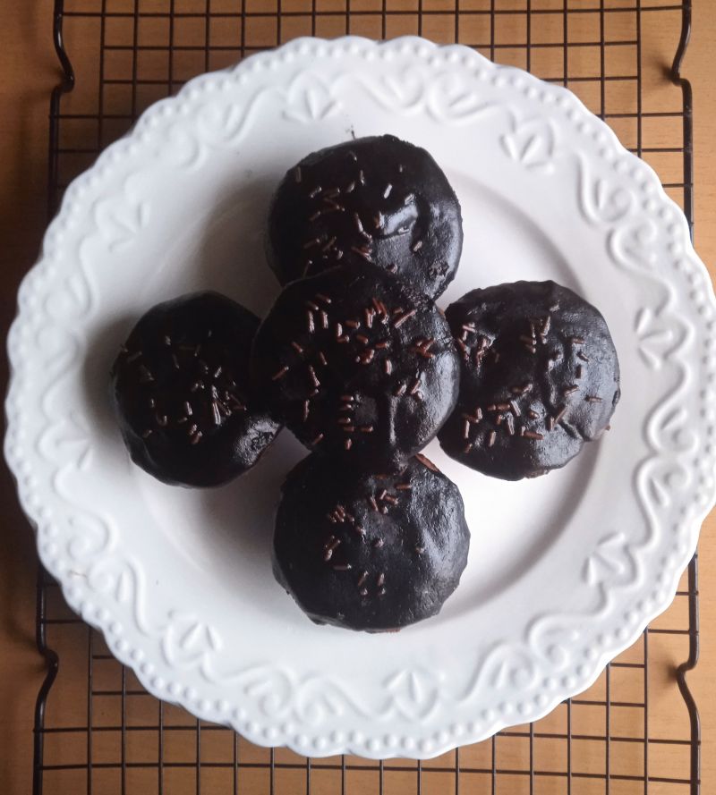 Czekoladowe muffinki z jeżynami