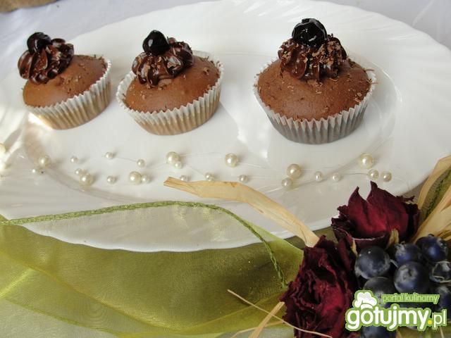 Czekoladowe muffinki  z kremem 