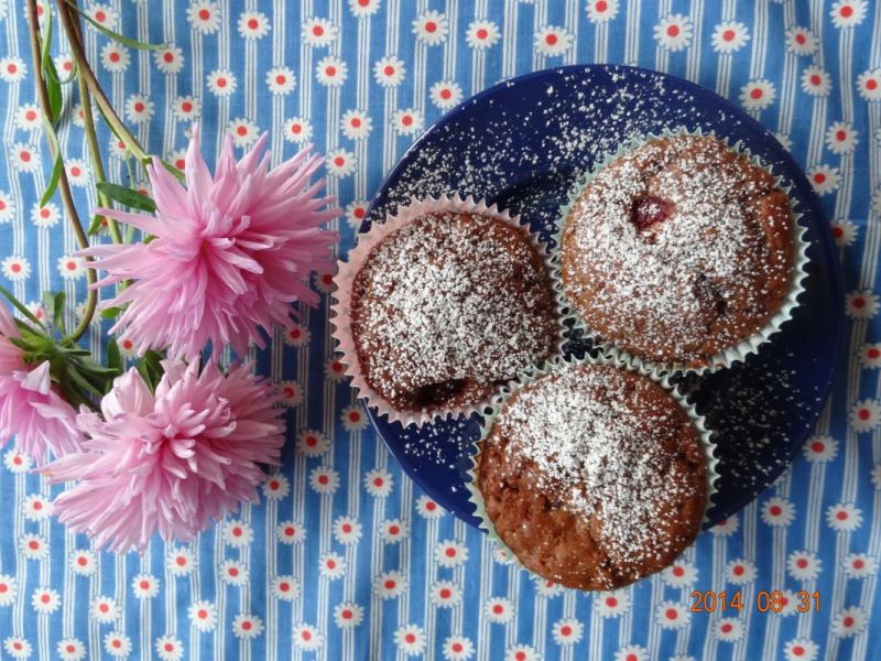 Czekoladowe muffinki z malinami