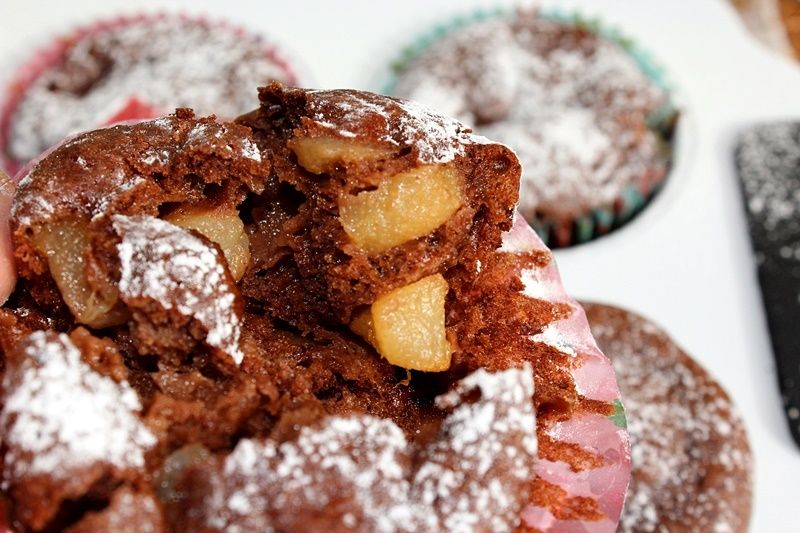 Czekoladowe muffiny z gruszką i cynamonem Czekoladowe muffiny z gruszką i cynamonem