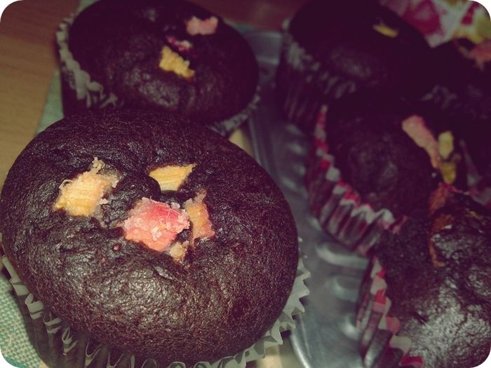 Czekoladowe muffiny z rabarbarem Czekoladowe muffiny z rabarbarem