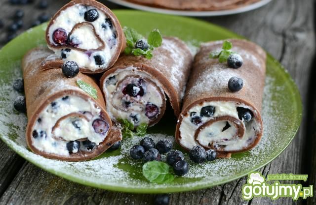 Czekoladowe naleśniki z jagodami  Czekoladowe naleśniki z jagodami