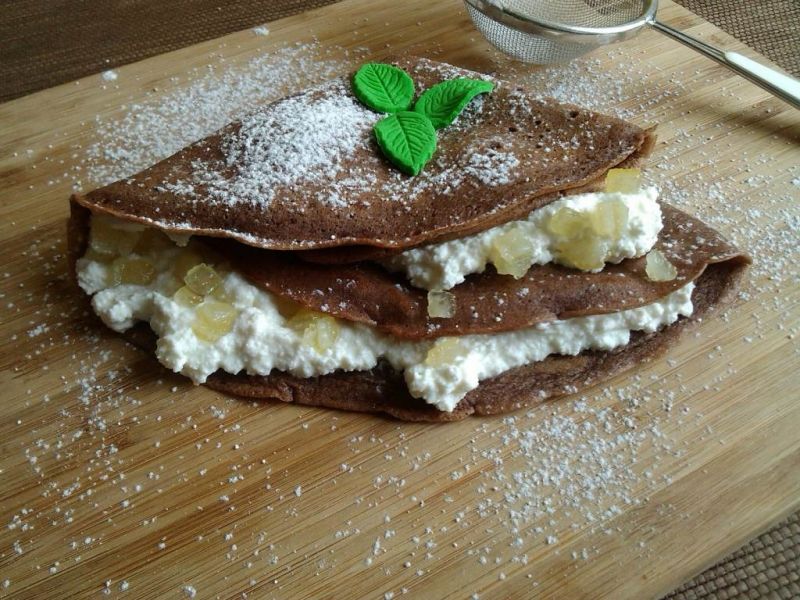 Czekoladowe naleśniki z serem i skórką cytrynową 