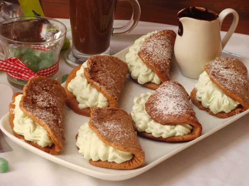 Czekoladowe omleciki z sosem czekoladowym