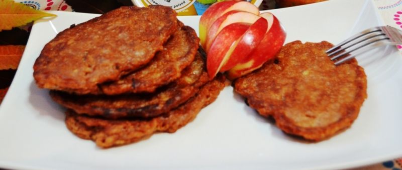 Czekoladowe racuchy z jabłkami 