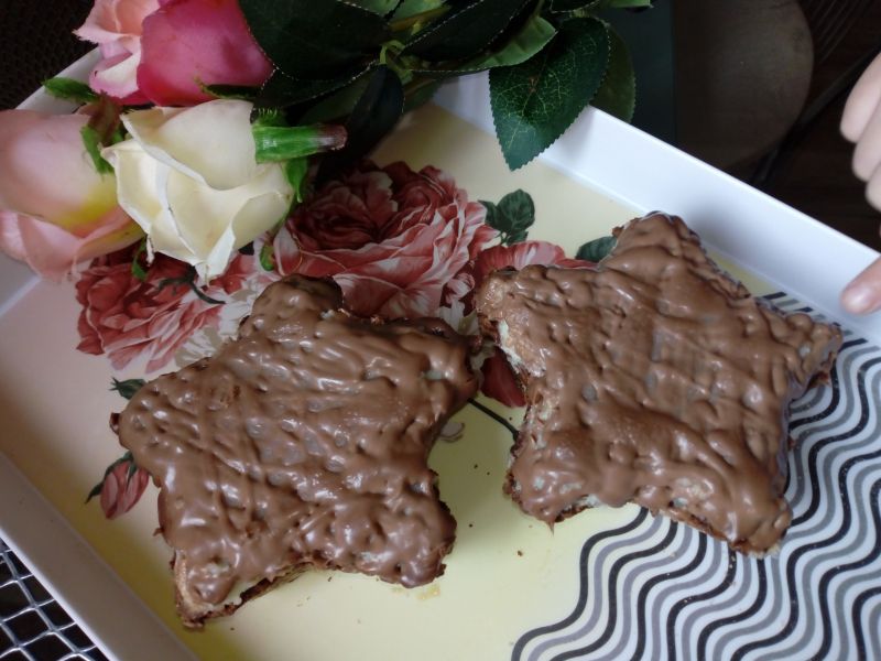 Czekoladowe tartaletki z wiśniami i kaszą manną