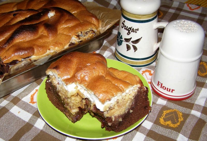 Czekoladowe z jabłkami,pianką ciasto