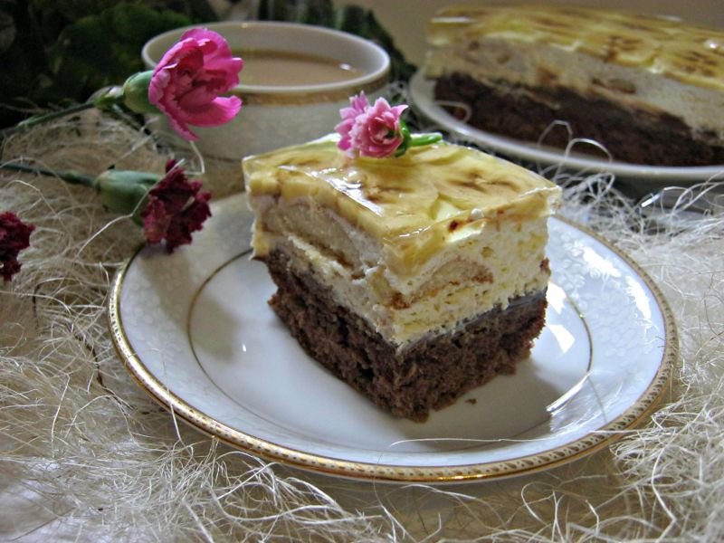 Czekoladowiec z bananami i śmietaną Czekoladowiec z bananami i śmietaną