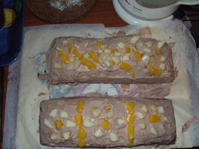 Czekoladowiec z brzoskwiniami 