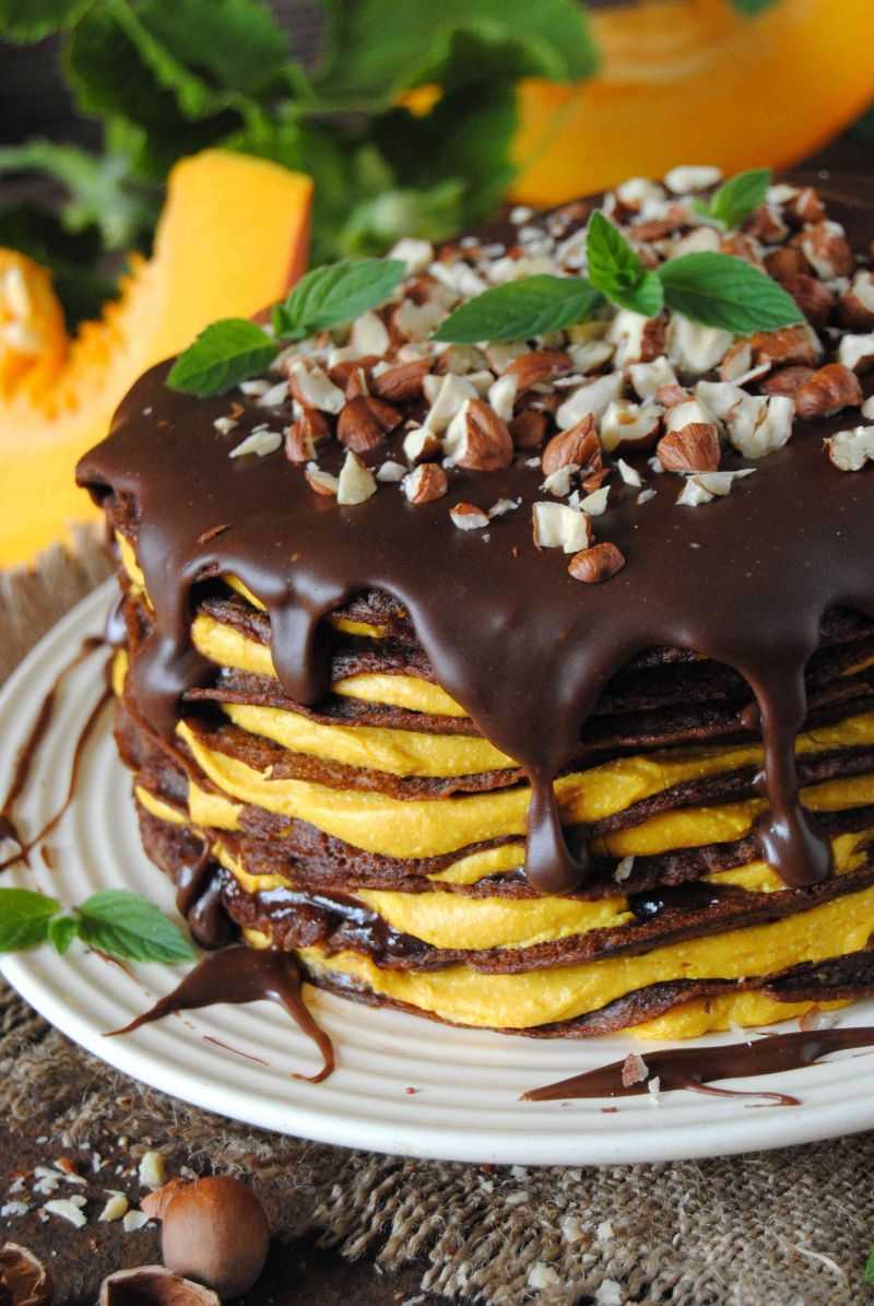 Czekoladowo- dyniowy tort naleśnikowy  Czekoladowo- dyniowy tort naleśnikowy