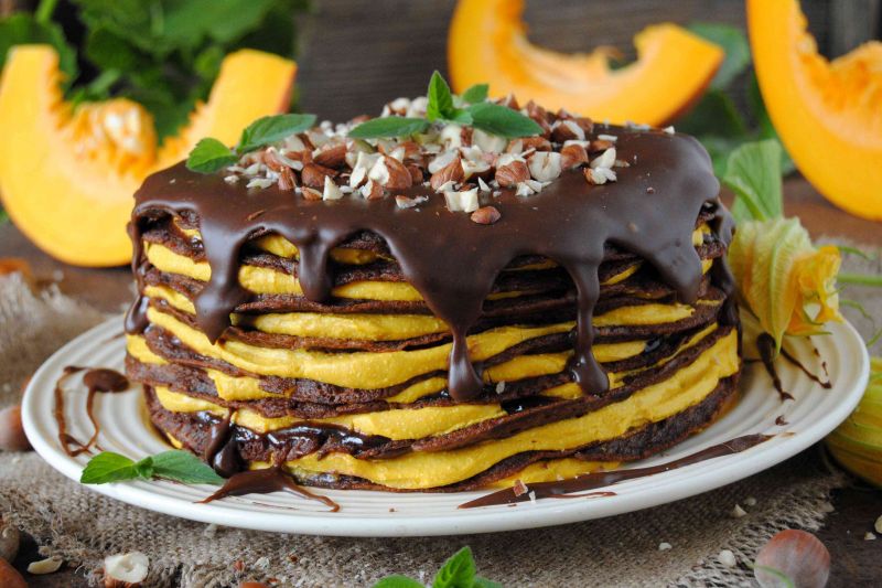 Czekoladowo- dyniowy tort naleśnikowy  Czekoladowo- dyniowy tort naleśnikowy