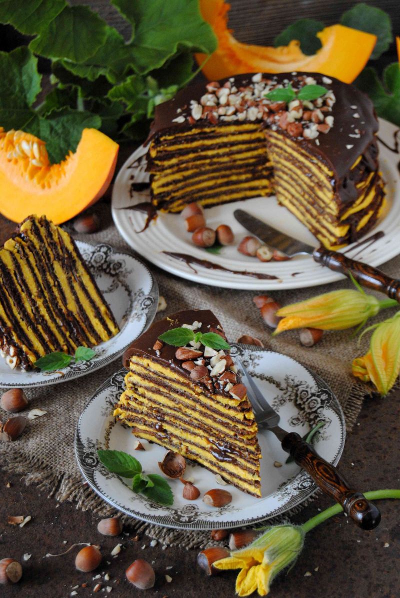 Czekoladowo- dyniowy tort naleśnikowy  Czekoladowo- dyniowy tort naleśnikowy