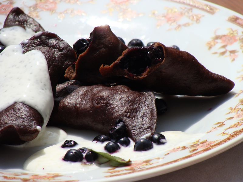 Czekoladowo-jagodowe pierogi