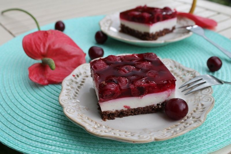 Czekoladowo- jogurtowa kostka z wiśniami