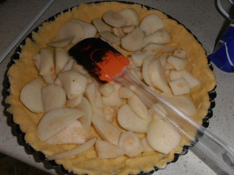 Czekoladowo-korzenna tarta z gruszkami
