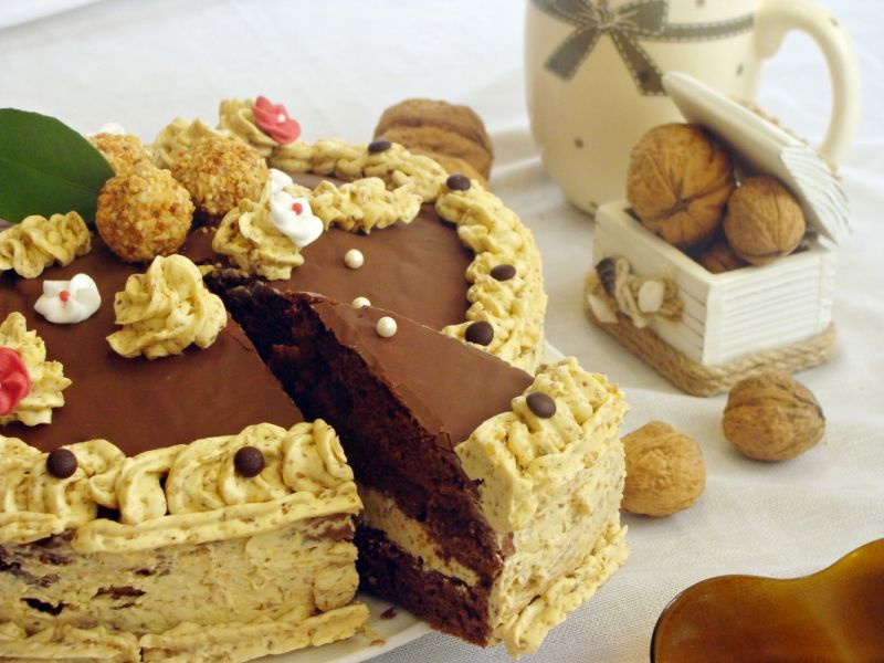 Czekoladowo-orzechowy tort