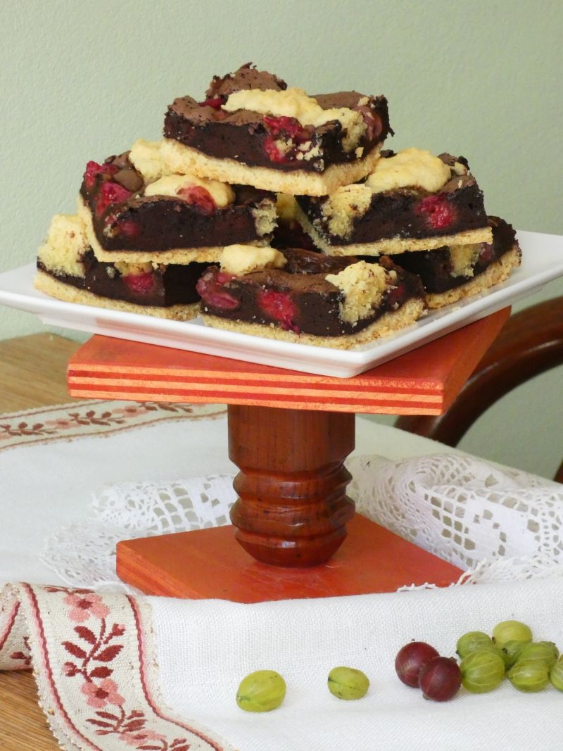 Czekoladowo-owocowe ciasto 